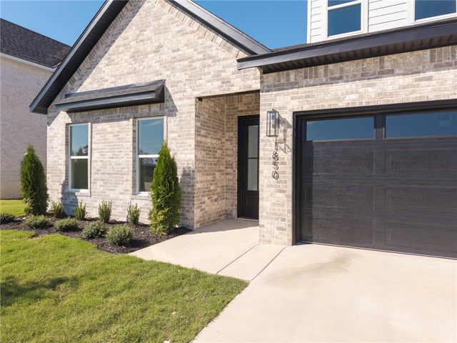 1850 Peacock Road, Centerton, AR 72719
