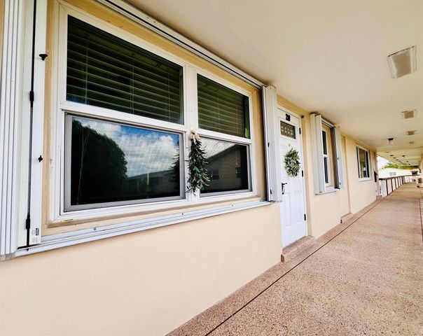 210 Easthampton I, West Palm Beach, FL 33417