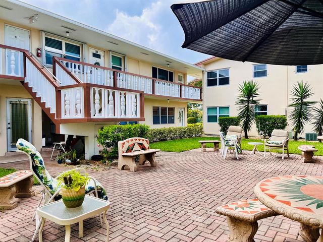 210 Easthampton I, West Palm Beach, FL 33417