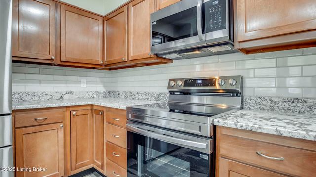 4709 Clarmar Rd, Jeffersontown, KY 40299