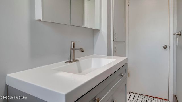 4709 Clarmar Rd, Jeffersontown, KY 40299