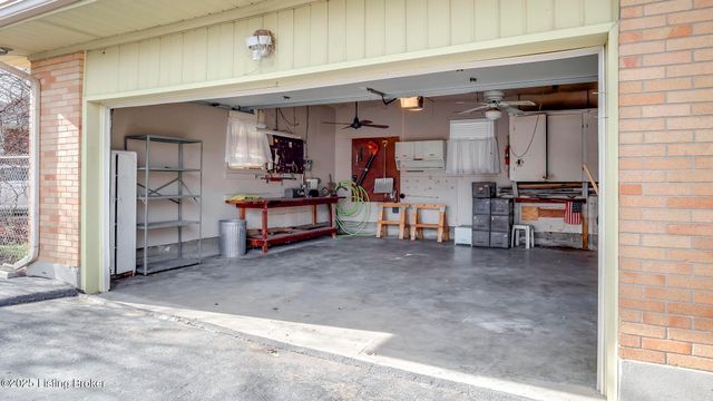 4709 Clarmar Rd, Jeffersontown, KY 40299