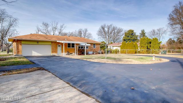 4709 Clarmar Rd, Jeffersontown, KY 40299