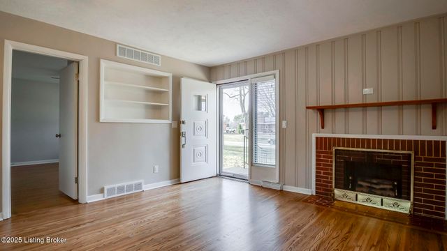 4709 Clarmar Rd, Jeffersontown, KY 40299