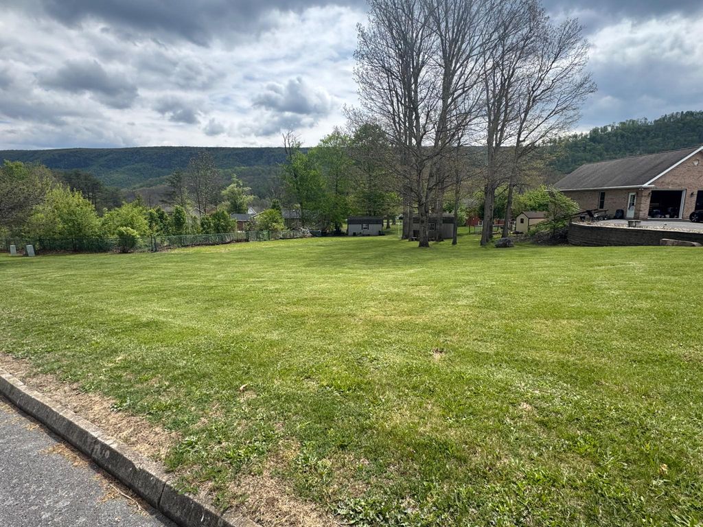 Image 2 of property listing at ROLLING OAK DR, Ellerslie, MD 21529