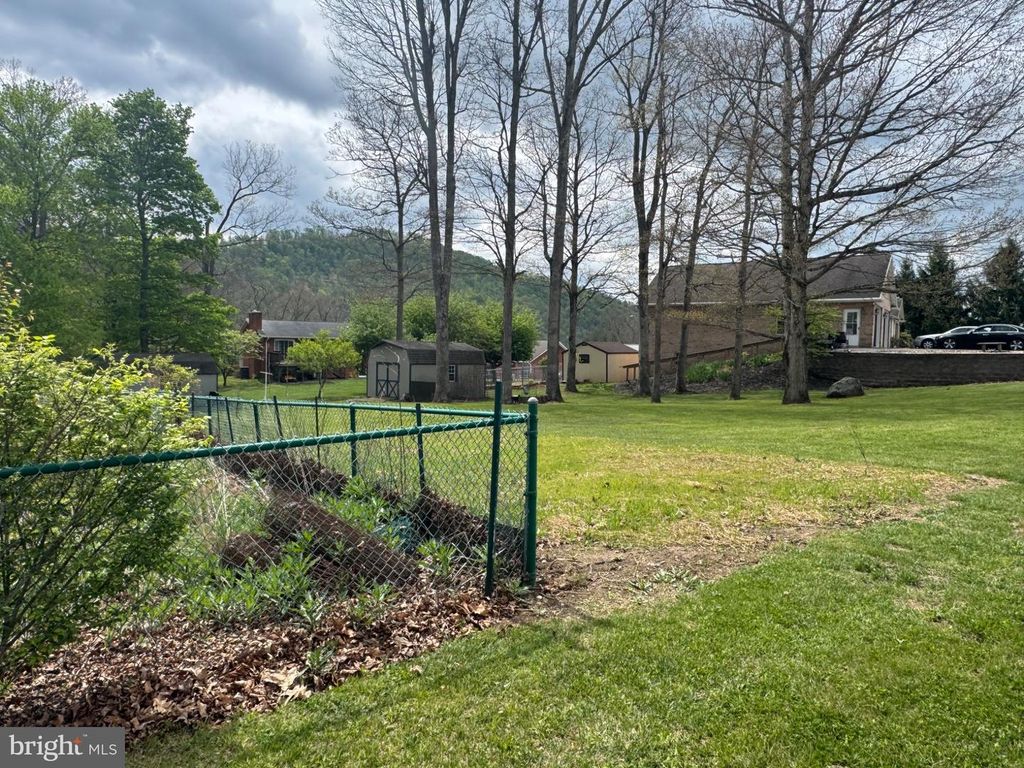 Image 4 of property listing at ROLLING OAK DR, Ellerslie, MD 21529