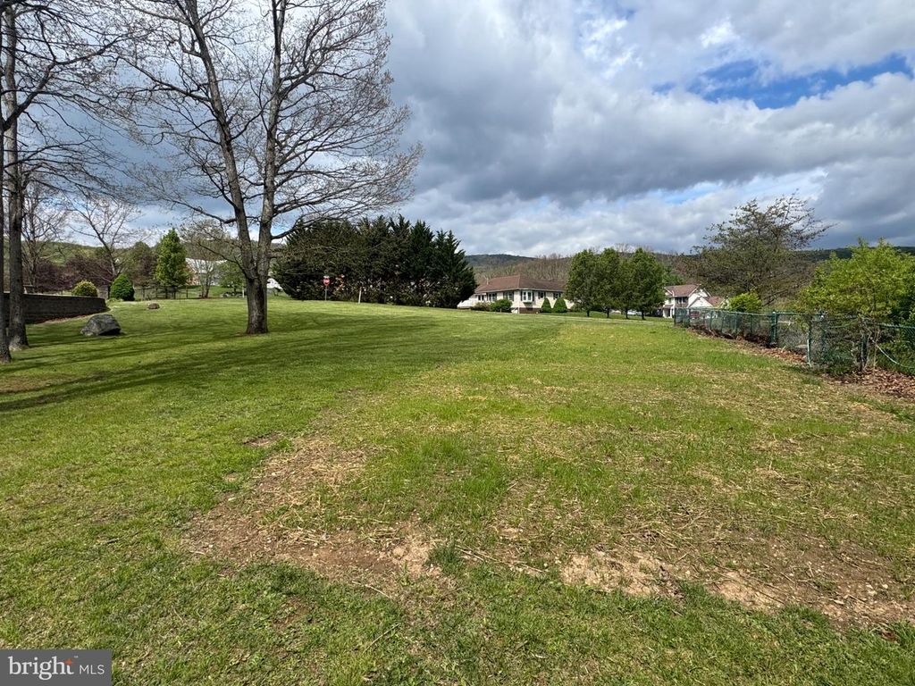 Image 5 of property listing at ROLLING OAK DR, Ellerslie, MD 21529
