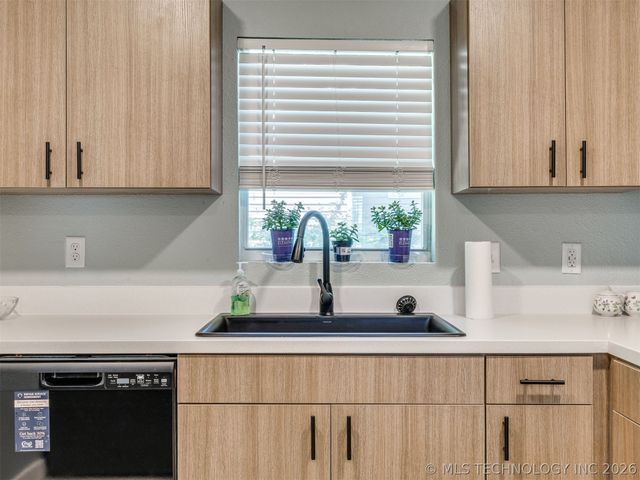 306 N Grant Avenue, Sand Springs, OK 74063