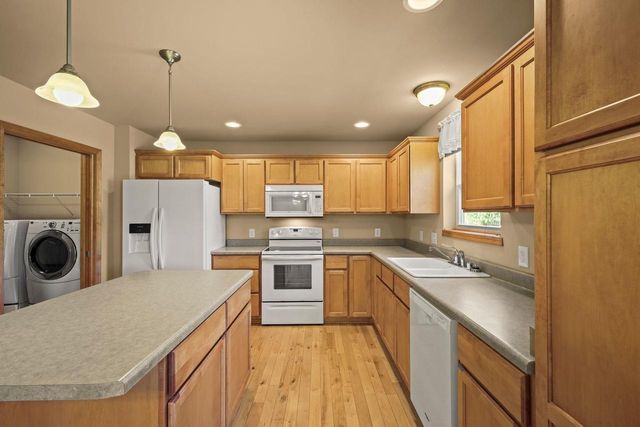 7 Half Moon Court, Madison, WI 53718