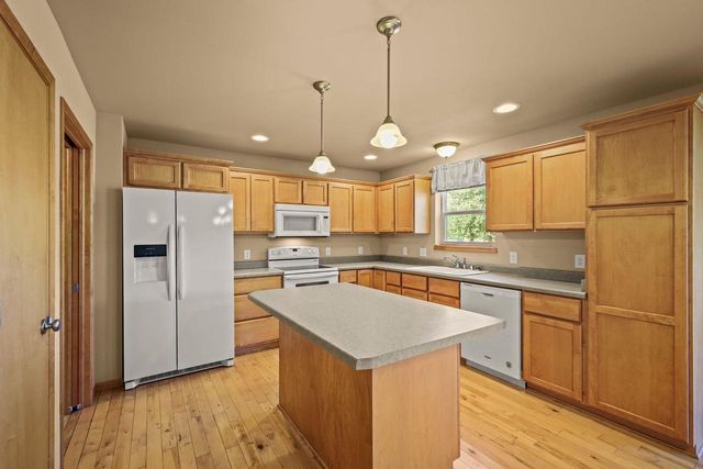 7 Half Moon Court, Madison, WI 53718