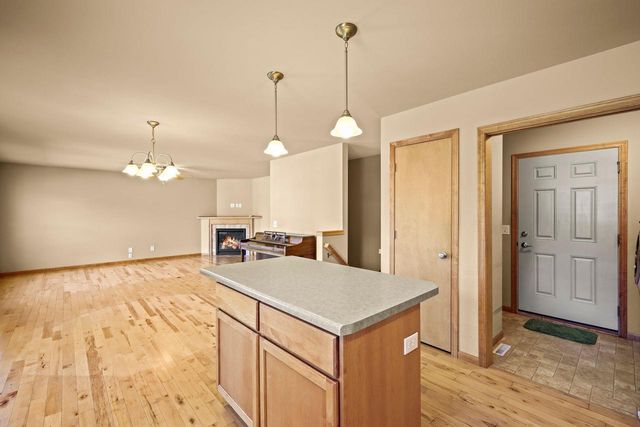 7 Half Moon Court, Madison, WI 53718