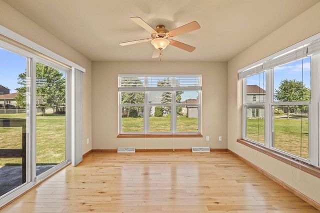 7 Half Moon Court, Madison, WI 53718