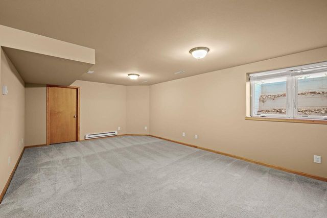 7 Half Moon Court, Madison, WI 53718