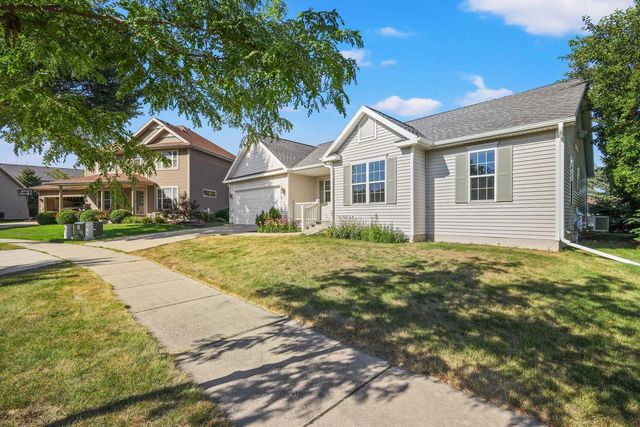7 Half Moon Court, Madison, WI 53718