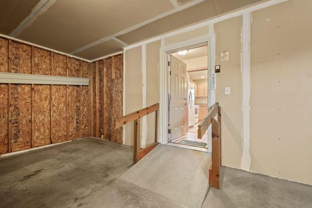7 Half Moon Court, Madison, WI 53718