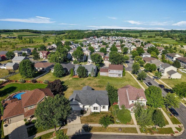 7 Half Moon Court, Madison, WI 53718