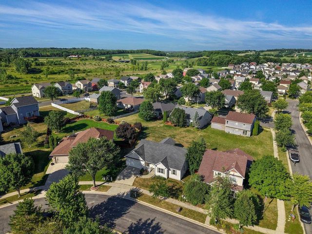 7 Half Moon Court, Madison, WI 53718