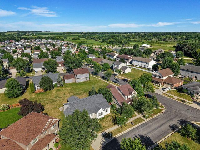 7 Half Moon Court, Madison, WI 53718