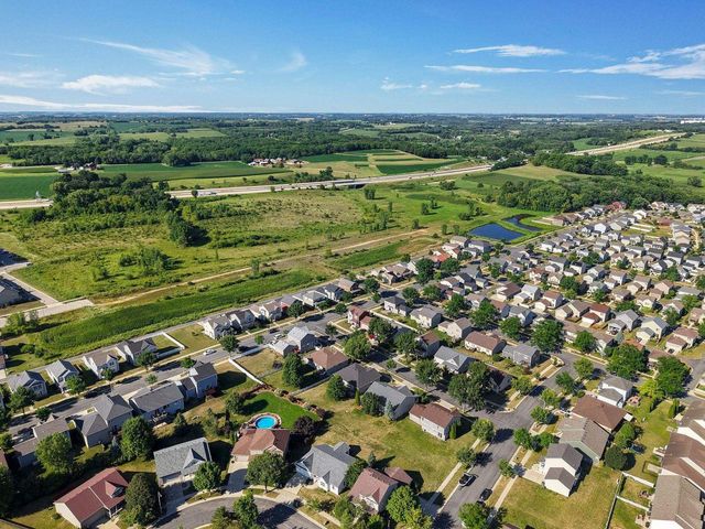 7 Half Moon Court, Madison, WI 53718