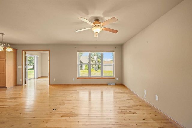 7 Half Moon Court, Madison, WI 53718