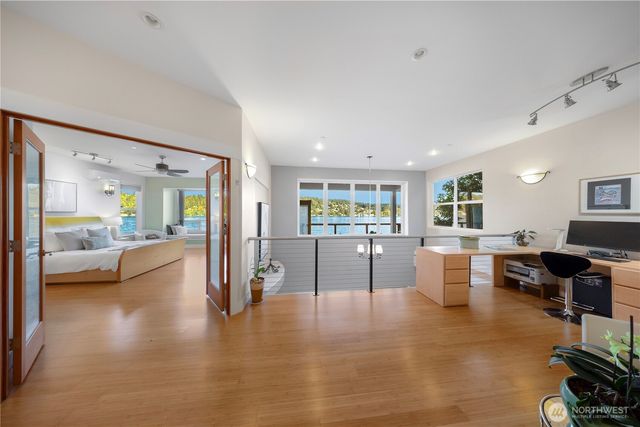 2006 W Lake Sammamish Parkway NE, Redmond, WA 98052