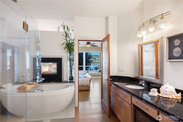 2006 W Lake Sammamish Parkway NE, Redmond, WA 98052