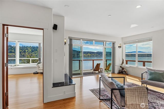 2006 W Lake Sammamish Parkway NE, Redmond, WA 98052
