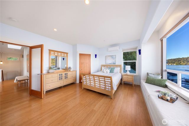 2006 W Lake Sammamish Parkway NE, Redmond, WA 98052