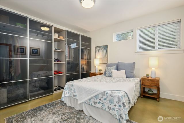 2006 W Lake Sammamish Parkway NE, Redmond, WA 98052