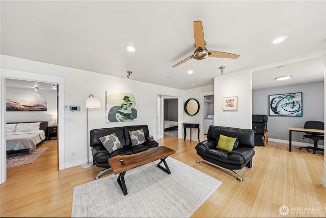2006 W Lake Sammamish Parkway NE, Redmond, WA 98052