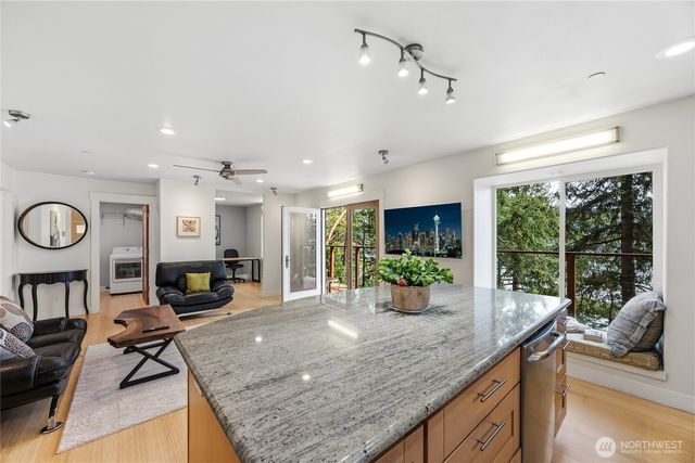 2006 W Lake Sammamish Parkway NE, Redmond, WA 98052