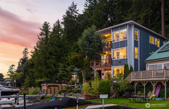 2006 W Lake Sammamish Parkway NE, Redmond, WA 98052