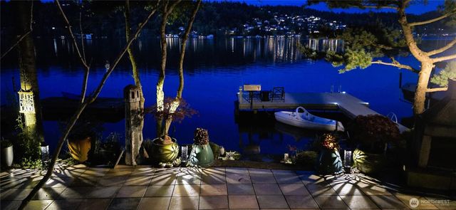 2006 W Lake Sammamish Parkway NE, Redmond, WA 98052