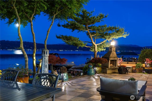 2006 W Lake Sammamish Parkway NE, Redmond, WA 98052
