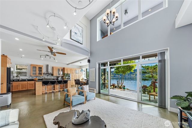 2006 W Lake Sammamish Parkway NE, Redmond, WA 98052