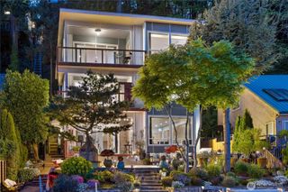 2006 W Lake Sammamish Parkway NE, Redmond, WA 98052