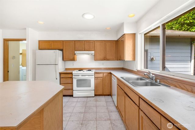 6037 NE Whale Dancer Court NE, Suquamish, WA 98392