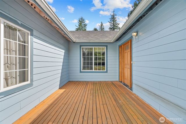 6037 NE Whale Dancer Court NE, Suquamish, WA 98392