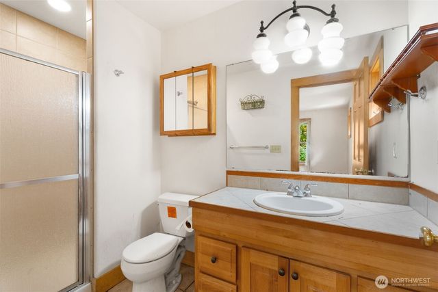 6037 NE Whale Dancer Court NE, Suquamish, WA 98392