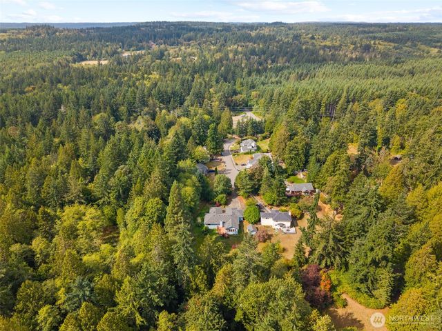 6037 NE Whale Dancer Court NE, Suquamish, WA 98392
