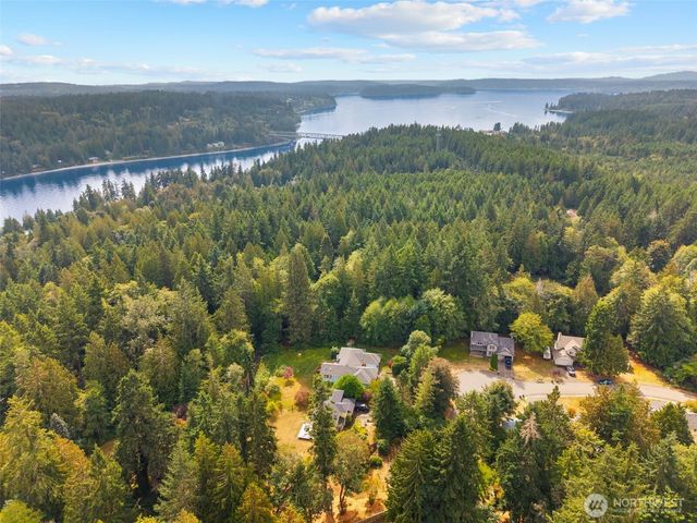 6037 NE Whale Dancer Court NE, Suquamish, WA 98392