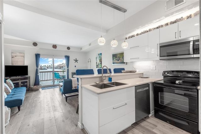 15401 FORTUNA BAY Dr 104, Corpus Christi, TX 78418