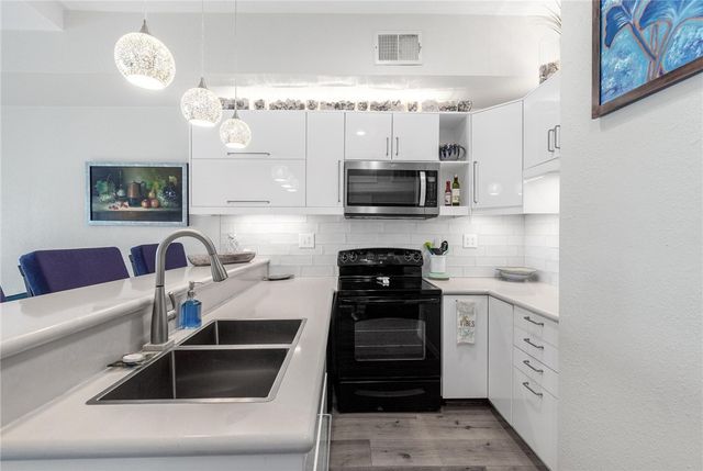 15401 FORTUNA BAY Dr 104, Corpus Christi, TX 78418