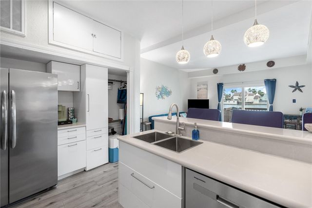 15401 FORTUNA BAY Dr 104, Corpus Christi, TX 78418