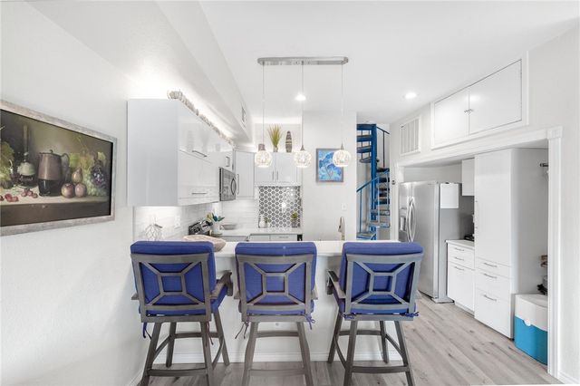 15401 FORTUNA BAY Dr 104, Corpus Christi, TX 78418