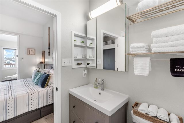 15401 FORTUNA BAY Dr 104, Corpus Christi, TX 78418