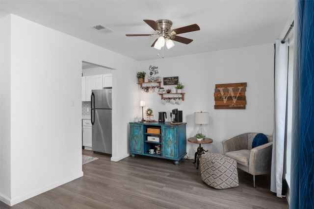 1819 W Cedar Elm Drive, Arlington, TX 76012