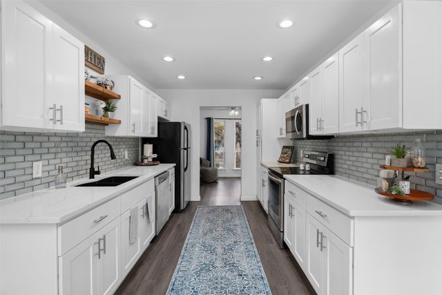 1819 W Cedar Elm Drive, Arlington, TX 76012