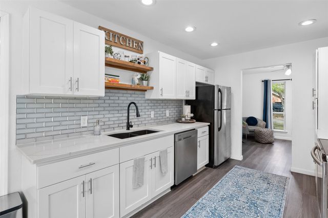 1819 W Cedar Elm Drive, Arlington, TX 76012