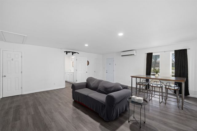 1819 W Cedar Elm Drive, Arlington, TX 76012